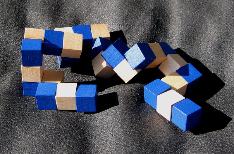 Schlangenwürfel (Klein, Blau) – Bild 2