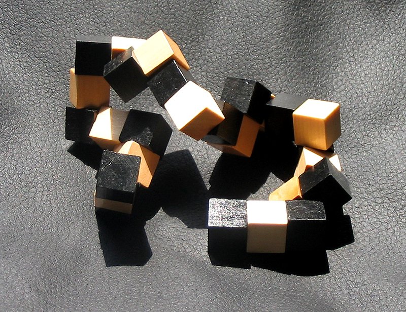 Schlangenwürfel (Klein, Schwarz) – Bild 2