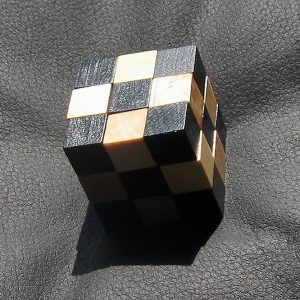 Schlangenwürfel (Klein, Schwarz)