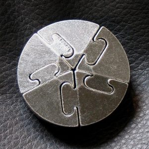 Cast Huzzle Puzzle Spiral