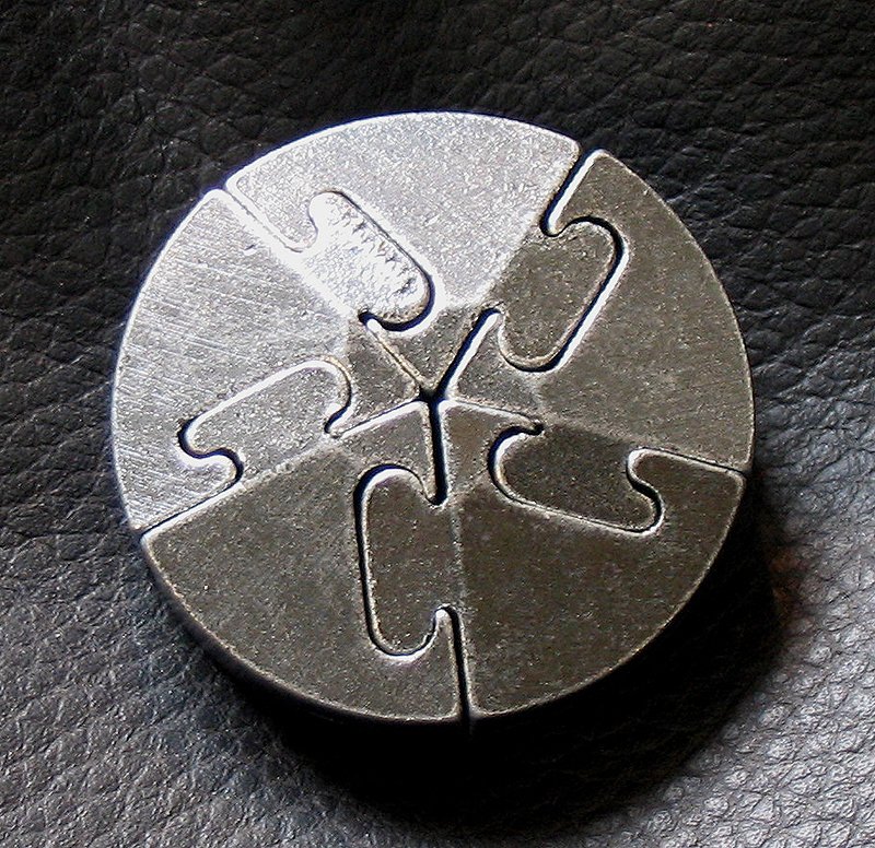 Cast Huzzle Puzzle Spiral