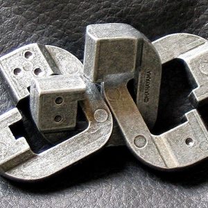 Cast Huzzle Puzzle Chain