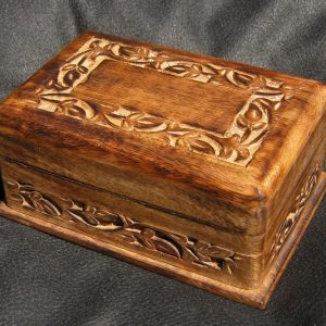 Trickkiste (Geschnitzt)