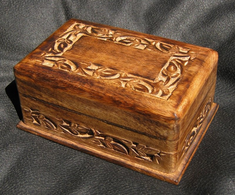 Trickkiste (Geschnitzt)