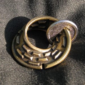 Cast Huzzle Puzzle Mobius